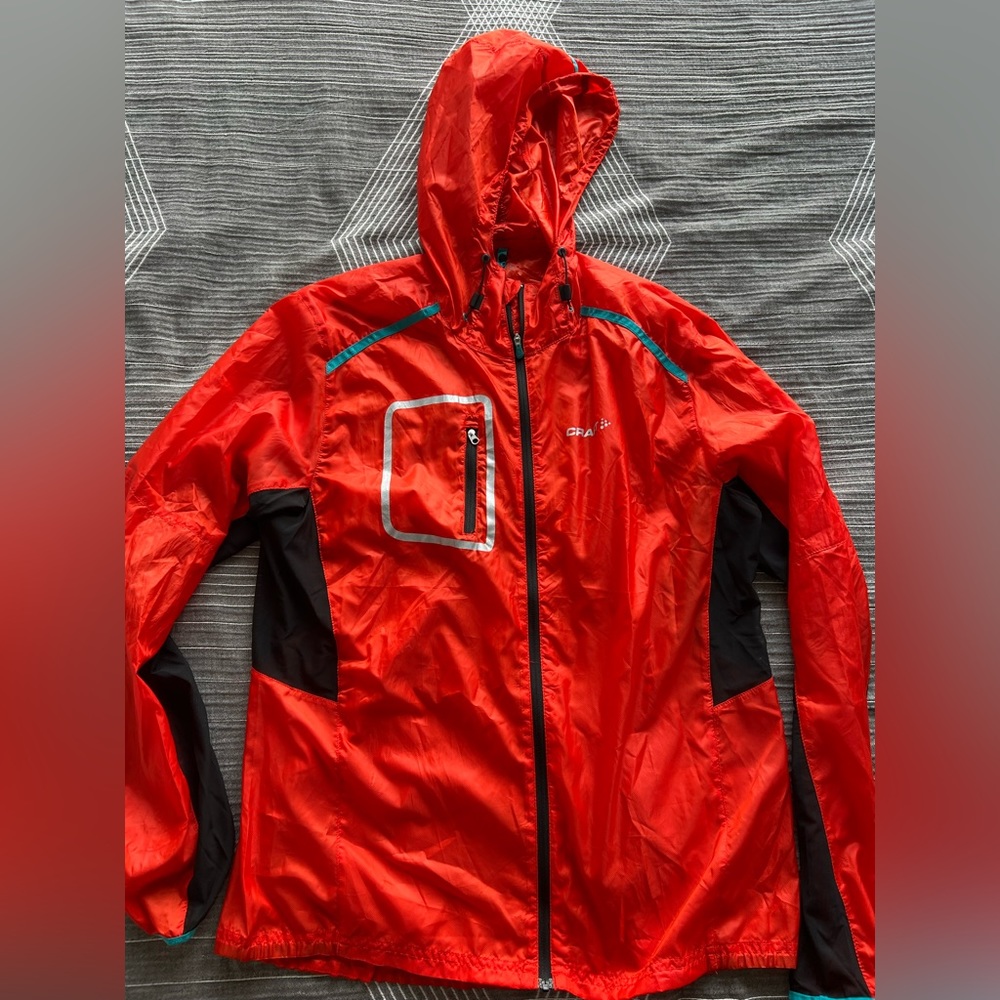 Craft light weight running jacket. Size large